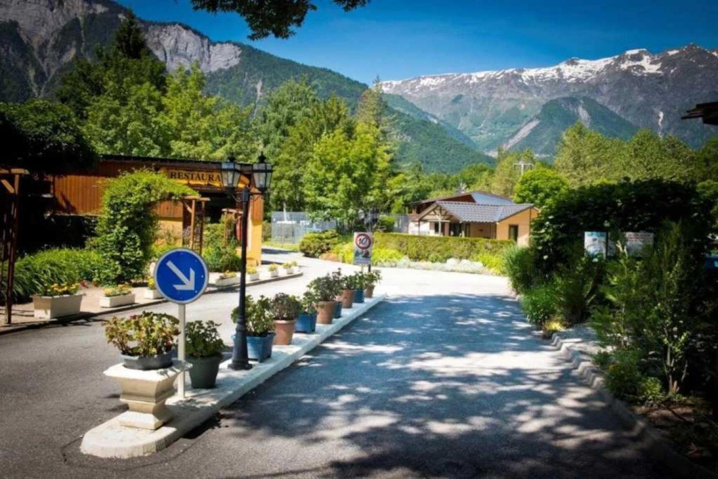 Camping 5 Etoiles - Piscine - Eeceff Le Bourg-dʼOisans Esterno foto